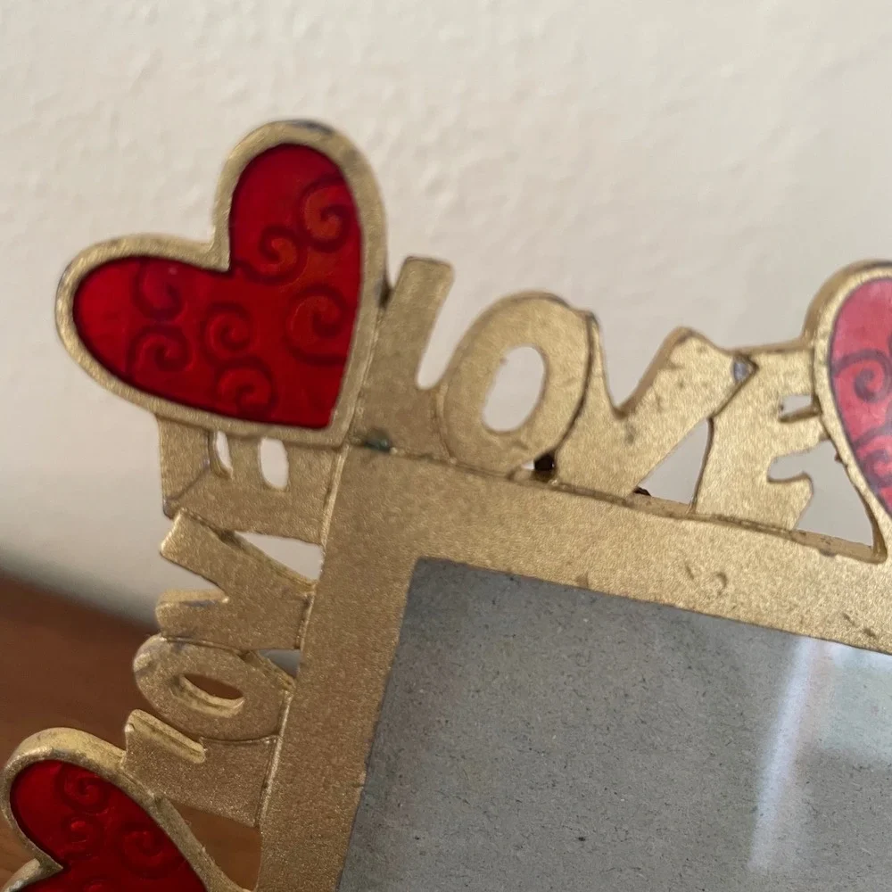 Vintage LOVE Picture Frame Gold Tone Metal w/ Red Hearts Valentines Day‎ Photo